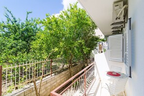 Terrace/patio - Apartments & Rooms Barišić - Standard Studio Apartment with Balcony and Garden View (G1-6) (Kupari)