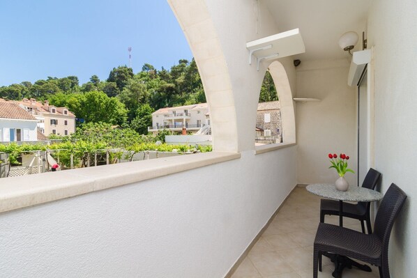 Property grounds - Apartments & Rooms Barišić - Studio Apartment with Balcony and City View (First Floor)-APT 10 (Kupari)