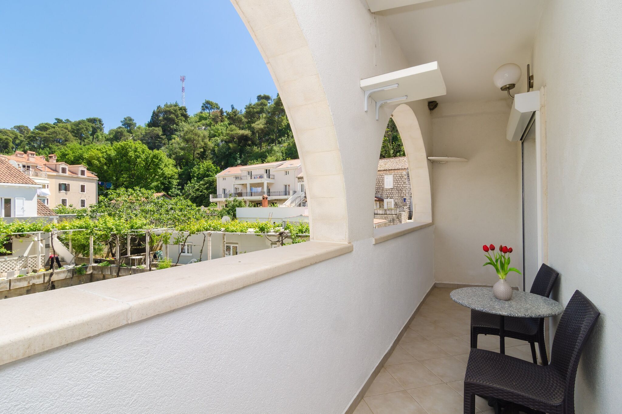 المنطقة المحيطة بالمنشأة