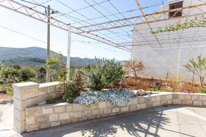 Property grounds - Apartment Mojaš - Two Bedroom Apartment with Terrace (Zaton Doli)