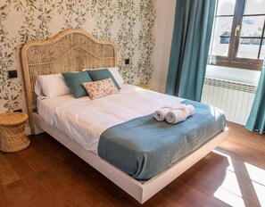 6 bedrooms, bed sheets