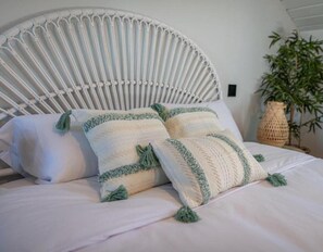 6 bedrooms, bed sheets - Country House 'Camino Blanco' with Private Pool, Shared Terrace and Air Conditioning (IBEAS DE JUARROS)