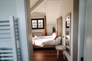 6 bedrooms, bed sheets - Country House 'Camino Blanco' with Private Pool, Shared Terrace and Air Conditioning (IBEAS DE JUARROS)