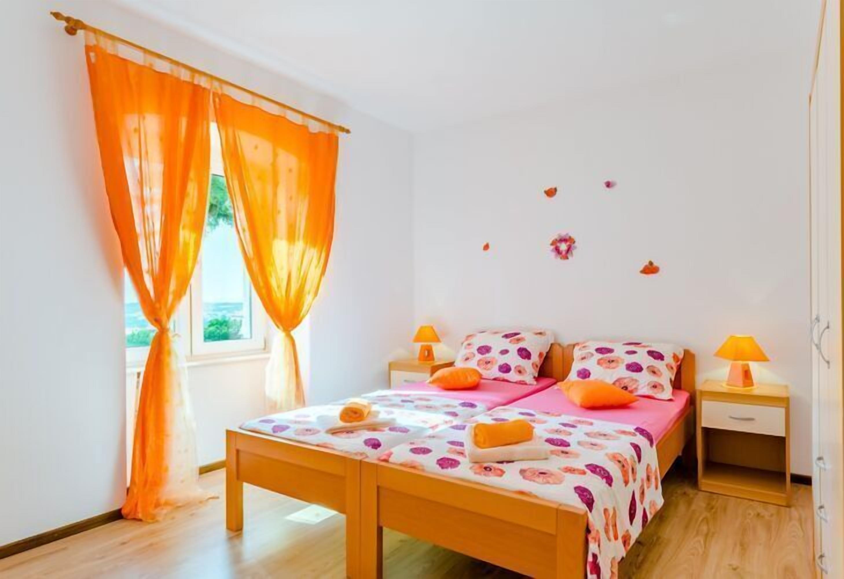 3 bedrooms, iron/ironing board, free WiFi