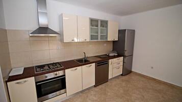 Kühlschrank, Ofen, Herdplatte, Geschirrspüler