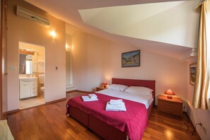 5 bedrooms, iron/ironing board, travel crib, free WiFi