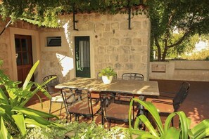 Outdoor dining - Apartment&Rooms Savonari - Two Bedroom  Studio Apartment with Terrace (Orasac)