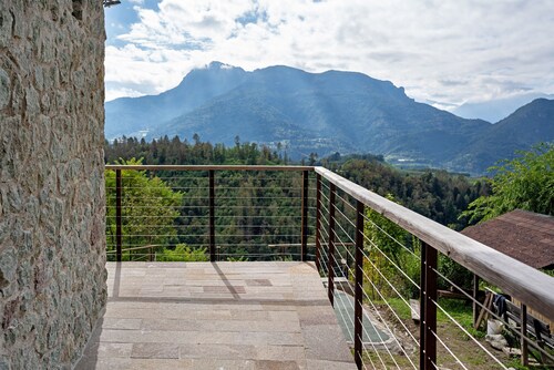 Studio Apartment 'Maso Plocech App Vacanze' with Lake View, Private Garden and Wi-Fi