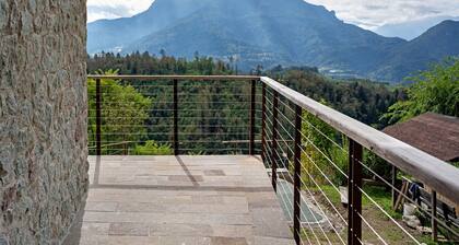 Studio Apartment 'Maso Plocech App Vacanze' with Lake View, Private Garden and Wi-Fi