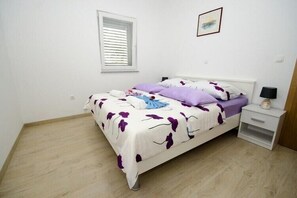 1 habitación, tabla de planchar con plancha y wifi gratis 
