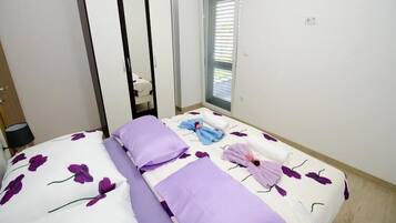 1 bedroom, iron/ironing board, WiFi (free)