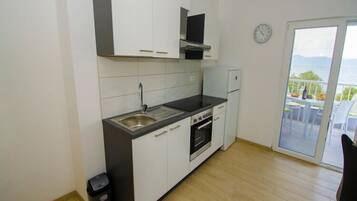 Fridge, oven, stovetop, toaster