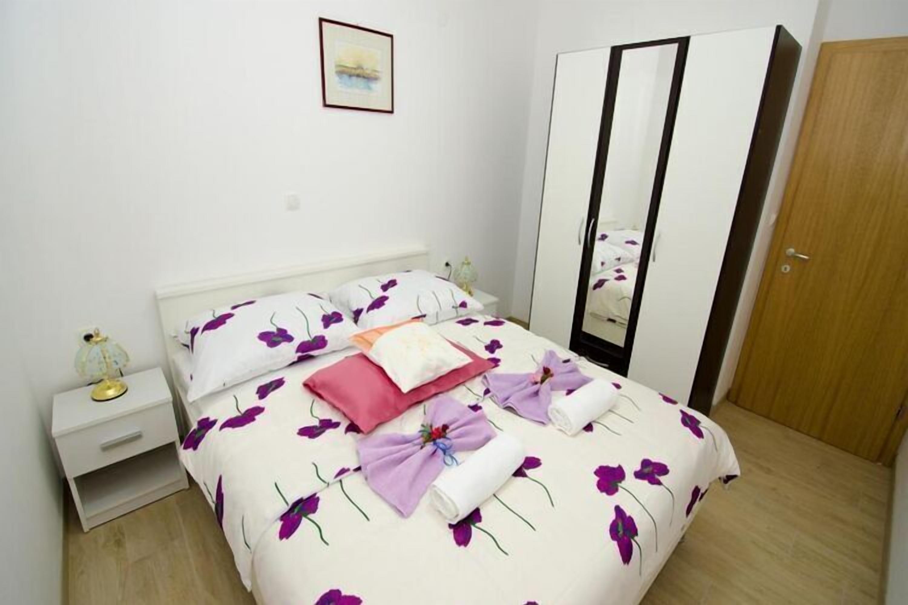 1 chambre, fer et planche à repasser, Wi-Fi gratuit