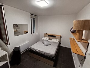 1 makuuhuone, työpöytä, silitysrauta/-lauta, ilmainen Wi-Fi