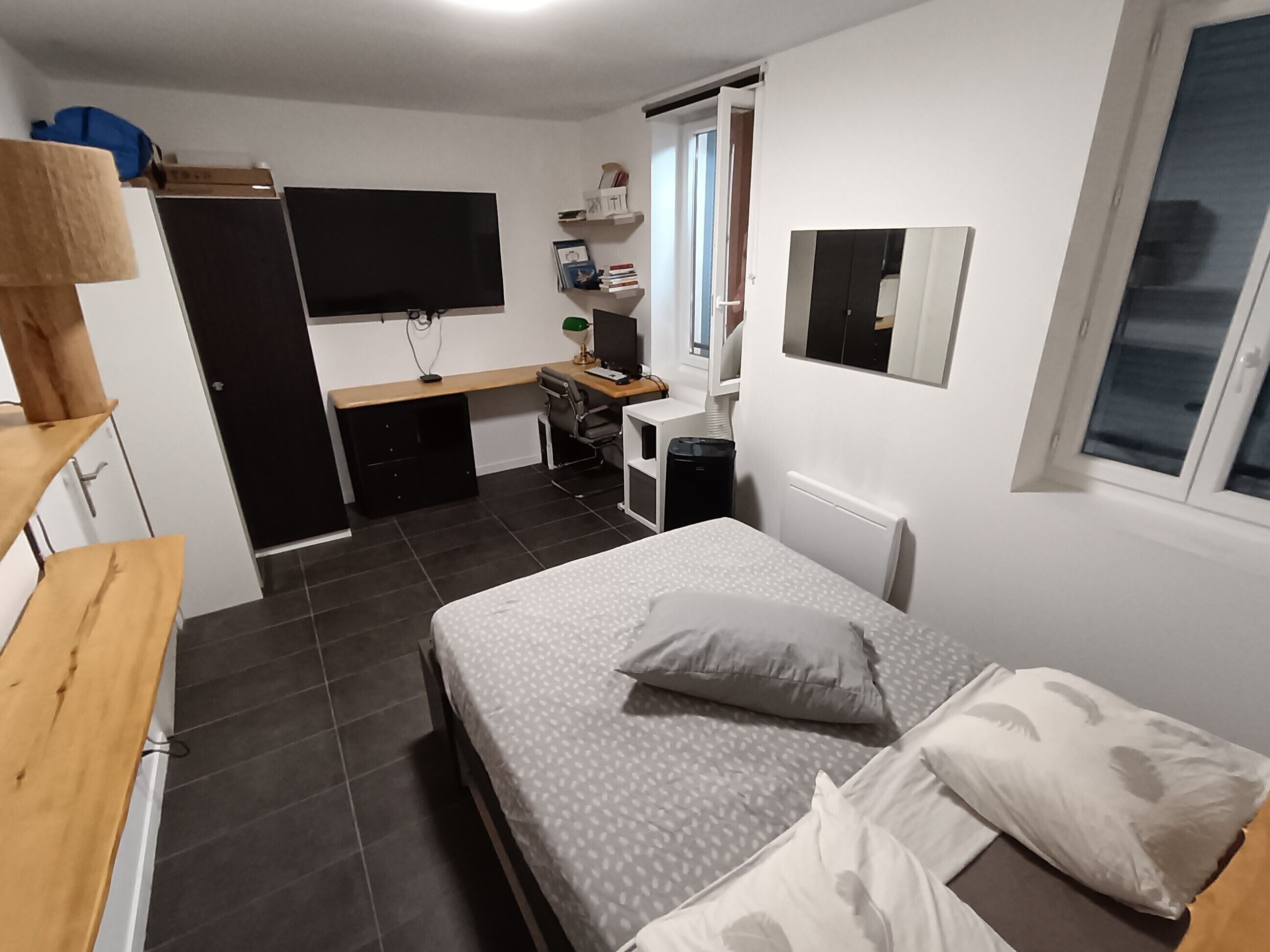 1 slaapkamer, een bureau, een strijkplank/strijkijzer, gratis wifi