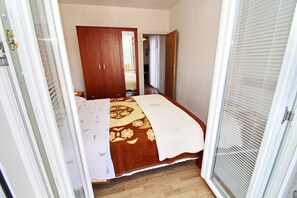 1 bedroom, travel cot, free WiFi