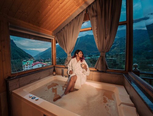 NAZAARA - A Luxe Retreat