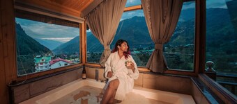 NAZAARA - A Luxe Retreat