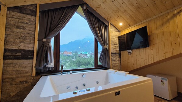 Chambre Luxe, balcon | Salle de bain