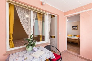 2 bedrooms, iron/ironing board, free WiFi