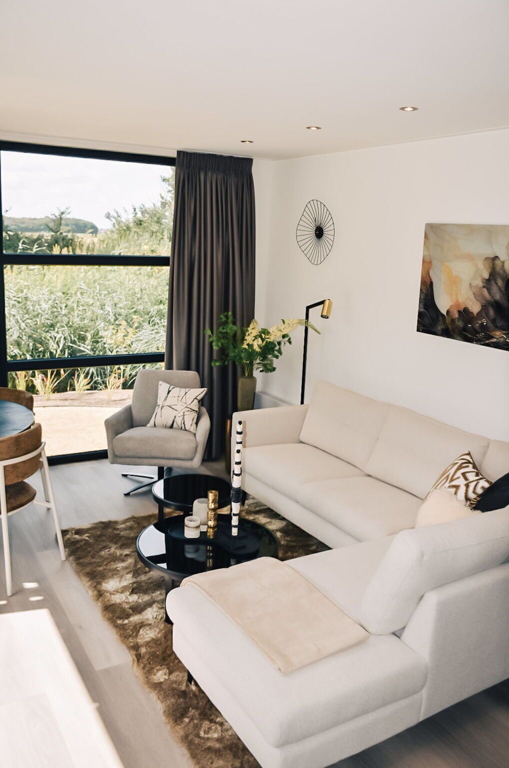Table, Furniture, Couch, Property, Plant, Picture Frame, Comfort, Interior Design, Building, Living Room