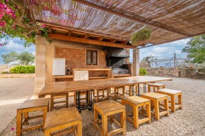 Outdoor dining - Villa 'Ignaci' with Private Pool, Private Terrace and Wi-Fi (Santa Margalida)
