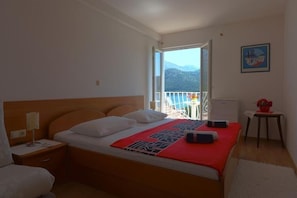 1 bedroom, iron/ironing board, internet