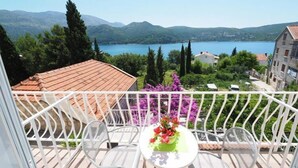 Outdoor dining - Apartments & Room Eva Slano - Double Room with Balcony and Sea View (Kamara) (Slano)