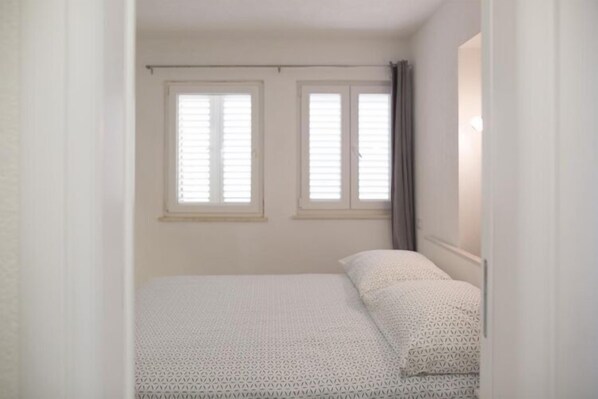 1 bedroom, iron/ironing board, free WiFi - Serious Job Apartment - One Bedroom Apartment with Shared Terrace (veći) (Dubrovnik)