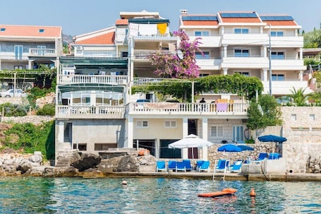 Exterior. Apartments Rašica Molunat - Triple Room Sea View