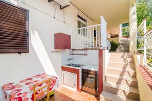 Outdoor dining - Apartments Rašica Molunat - Triple Room Sea View (Molunat)