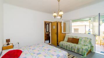 1 bedroom, iron/ironing board, free WiFi