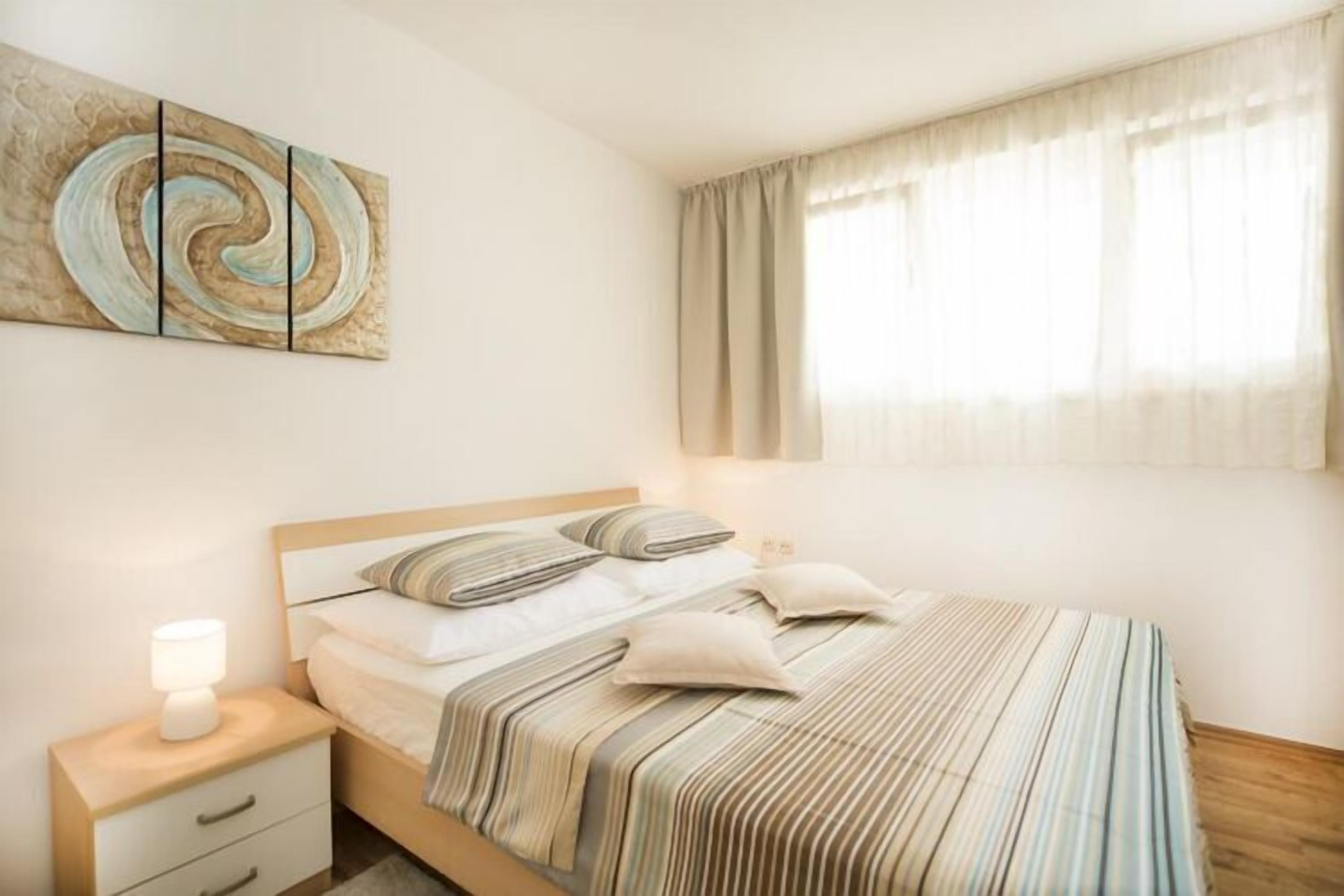 2 quartos, ferros/tábuas de passar roupa, Wi-Fi de cortesia