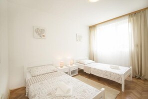 2 bedrooms, iron/ironing board, free WiFi
