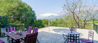 Stone House ''DiMaTo'' - Four Bedroom Holiday Home with Terrace
