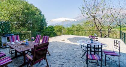 Stone House ''DiMaTo'' - Four Bedroom Holiday Home with Terrace