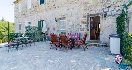 Stone House ''DiMaTo'' - Four Bedroom Holiday Home with Terrace