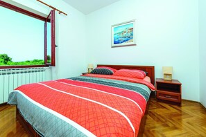 5 bedrooms, iron/ironing board, travel cot, free WiFi - Villa Anka - Five-Bedroom Villa with Terrace and Swimming Pool (Zaton)