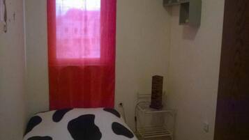 2 bedrooms, iron/ironing board, free WiFi
