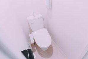 Comfort Apartment | Bathroom | Shower, hair dryer, bidet, towels - Minimalist Loft 1001 (Osaka)
