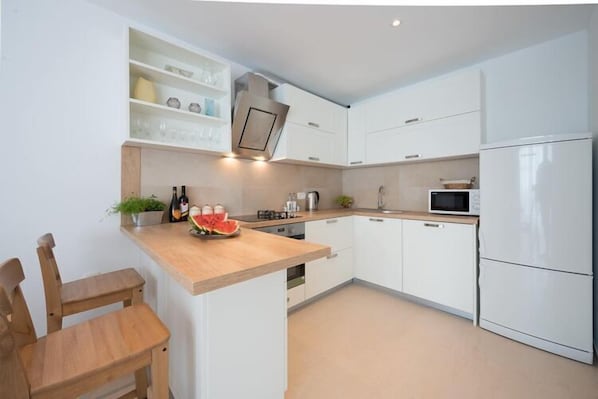 Fridge, microwave, oven, stovetop