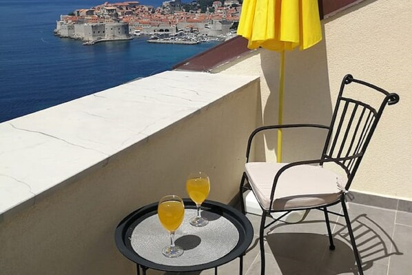 Property grounds - Apartments Horizon - Double Room with  Balcony and Sea  View (Dubrovnik)