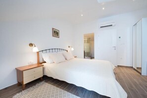 1 bedroom, iron/ironing board, free WiFi