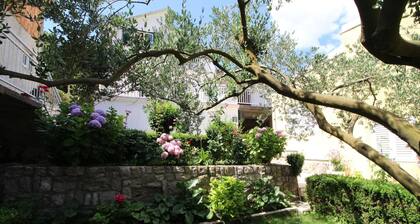Holiday Home Gea - Three Bedroom Holiday Home with Terrace and Partial Sea View