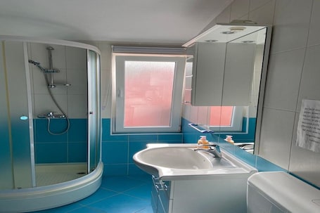 Shower, hair dryer. Apartments Tiho & Jelena- Studio Apartment (Levantera)