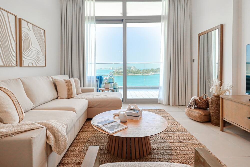 HiGuests - Azure Residences