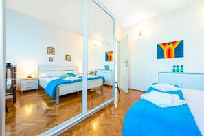 3 bedrooms, desk, travel crib, free WiFi