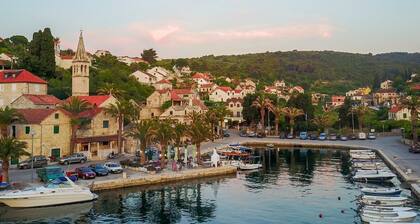 Holiday Home Bliss - Holiday Home with Outdoor Pool and Sea View (ST)