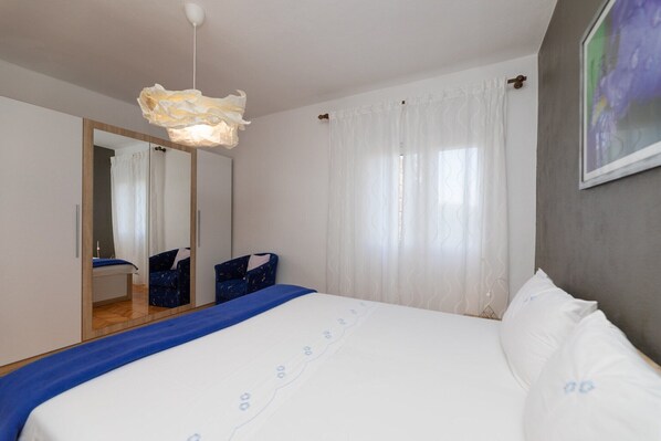 4 habitaciones, tabla de planchar con plancha y wifi gratis