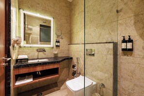 Executive Room | Bathroom | Shower, rainfall showerhead, free toiletries, hair dryer - Regenta Place Jaipur, Sirsi Road (Jaipur)